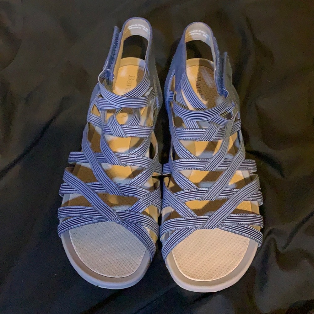 New Denim Baretraps sandals. Size 9